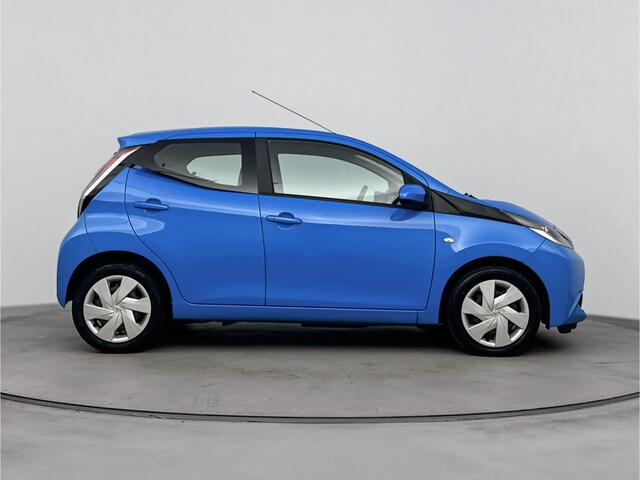 Toyota AYGO 1.0 VVT-i x-nav | Airco | Parkeercamera | Mistlampen | Metaallak |