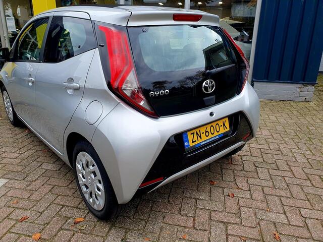 Toyota AYGO 1.0 VVT-i x-play OPEN DAK All-in prijs!