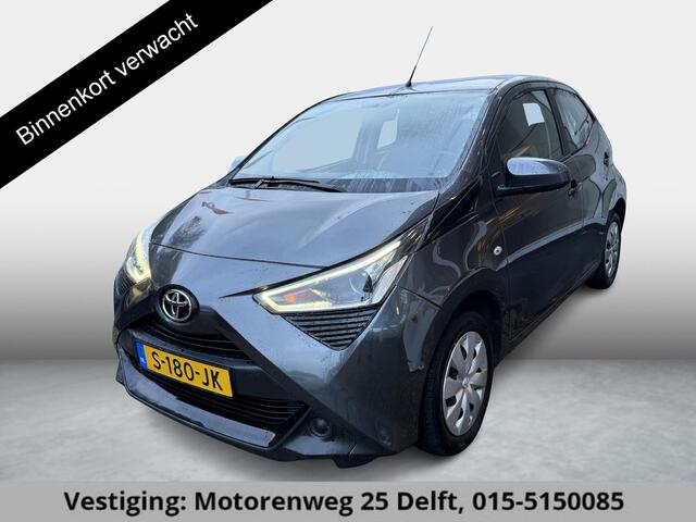 Toyota AYGO 1.0 VVT-i x-play GARANTIE TOT 10-2031 . APPLE CARPLAY & ANDROID AUTO . ACHTERUITRIJ CAMERA .