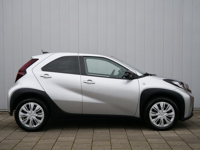 Toyota AYGO X 1.0 73pk VVT-i MT Play Apple Carplay / Camera / Adaptive cruise / Airco