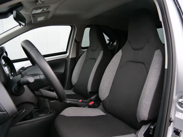 Toyota AYGO X 1.0 73pk VVT-i MT Play Apple Carplay / Camera / Adaptive cruise / Airco