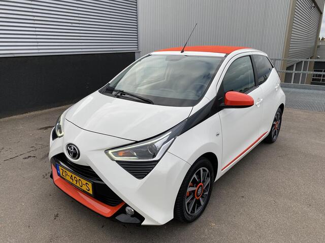 Toyota AYGO 1.0 VVT-i x-cite Leuke cabrio met opvallend gekleurde details! Navigatie Apple CarPlay/Android Auto, achteruitrij camera, airco