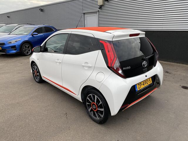 Toyota AYGO 1.0 VVT-i x-cite Leuke cabrio met opvallend gekleurde details! Navigatie Apple CarPlay/Android Auto, achteruitrij camera, airco