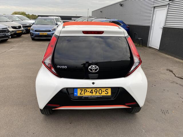 Toyota AYGO 1.0 VVT-i x-cite Leuke cabrio met opvallend gekleurde details! Navigatie Apple CarPlay/Android Auto, achteruitrij camera, airco