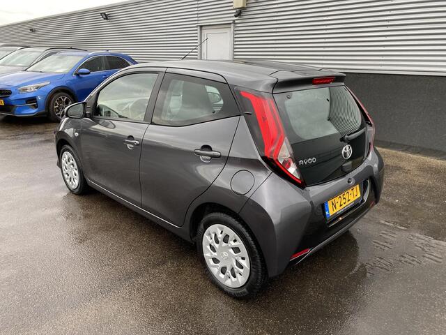 Toyota AYGO 1.0 VVT-i x-play Apple Carplay en/of Android auto navigatie, Achteruitrijcamera, 1e eign. NL-auto