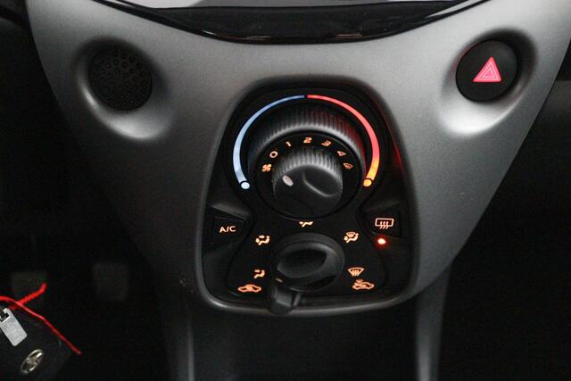 Toyota AYGO 1.0 VVT-i x-play | Apple car play Android auto | Airco | Parkeercamera |