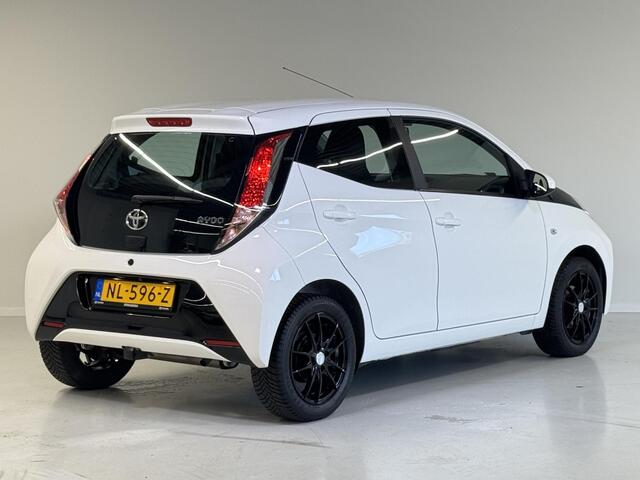 Toyota AYGO 1.0 VVT-i x-play | Camera | Bluetooth | Trekhaak voor fietsendrager | Airco |