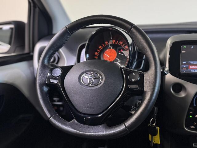 Toyota AYGO 1.0 VVT-i x-play | Camera | Bluetooth | Trekhaak voor fietsendrager | Airco |