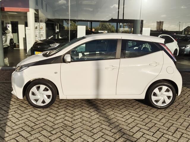 Toyota AYGO 1.0 VVT-i x-play | Navi | Achteruitrijcamera | Airco | Radio