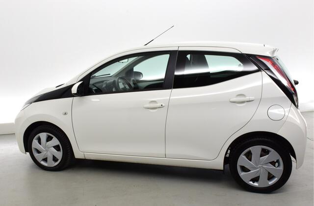 Toyota AYGO 1.0 VVT-i x-nav navi, start/stop, traction c, multystuur, airco,achter camera, buiten spiegels elec.