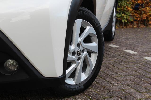 Toyota AYGO X 1.0 VVT-i MT First | Rijklaar | Stoel-/stuurverw. | Clima | LED | Privacyglass | Apple/Android | Camera | Adap.cruise