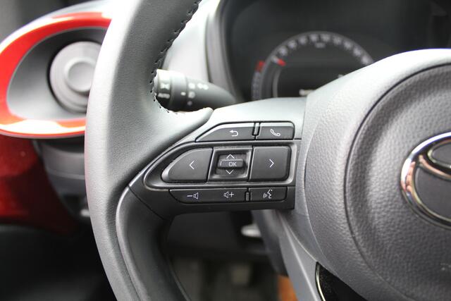 Toyota AYGO X 1.0 VVT-i MT Envy | Rijklaar | Stoel-/stuurverw. | Keyless | Parkeersens. v+a | Camera | Navi | Apple/Android | LED