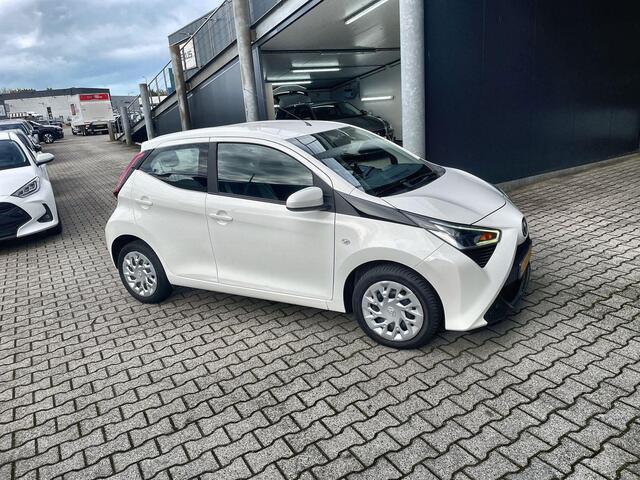 Toyota AYGO 1.0 VVT-i x-play