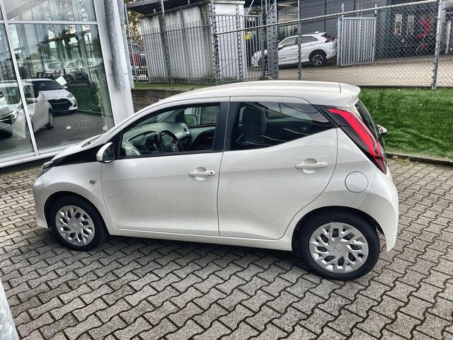 Toyota AYGO 1.0 VVT-i x-play