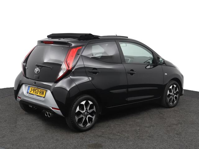 Toyota AYGO 1.0 VVT-i x-joy cabrio | Climate control | Parkeercamera | Groot multimedia scherm |