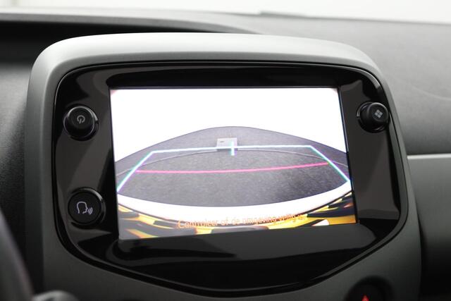 Toyota AYGO 1.0 VVT-i x-joy cabrio | Climate control | Parkeercamera | Groot multimedia scherm |