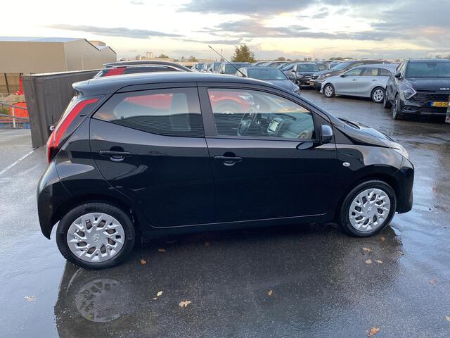Toyota AYGO 1.0 VVT-i x-play Automaat, Apple Carplay en/of Android auto Navigatie, Achteruitrijcamera, Airco, NL-auto