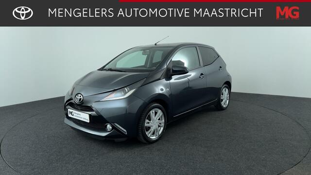 Toyota AYGO 1.0 VVT-i x-play | 4 Seizoenenbanden | P. Camera | Climate Control