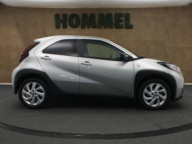 Toyota AYGO X 1.0 VVT-i S-CVT first - ORIGINEEL NEDERLANDSE AUTO - CLIMATE CONTROL - CAMERA - ADAPTIEVE CRUISE CONTROL - 17 INCH LICHT METALEN VELGEN - APPLE CARPLAY/ ANDROID AUTO - DONKER GETINTE RAMEN ACHTER - MISTLAMPEN VOOR