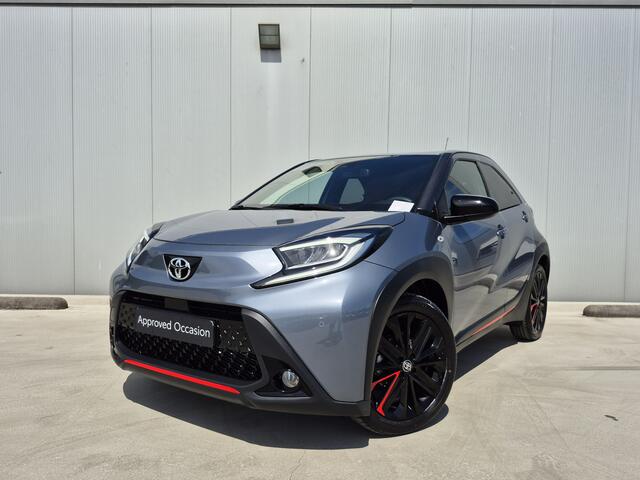 Toyota AYGO X 1.0 VVT-i S-CVT Undercover Jun Takahashi Limited | Uniek! | Navigatie | Parkeersensoren V+A | LED | Keyless | CarPlay | Draadloos laden telefoon | Stoelverwarming | Achteruitrijcamera |