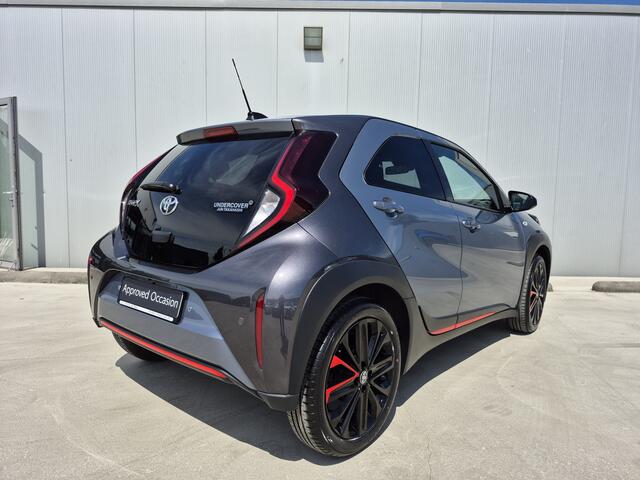 Toyota AYGO X 1.0 VVT-i S-CVT Undercover Jun Takahashi Limited | Uniek! | Navigatie | Parkeersensoren V+A | LED | Keyless | CarPlay | Draadloos laden telefoon | Stoelverwarming | Achteruitrijcamera |