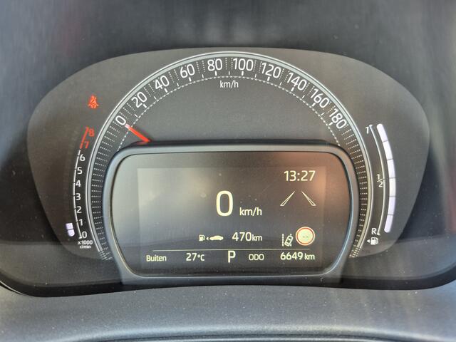 Toyota AYGO X 1.0 VVT-i S-CVT Undercover Jun Takahashi Limited | Uniek! | Navigatie | Parkeersensoren V+A | LED | Keyless | CarPlay | Draadloos laden telefoon | Stoelverwarming | Achteruitrijcamera |