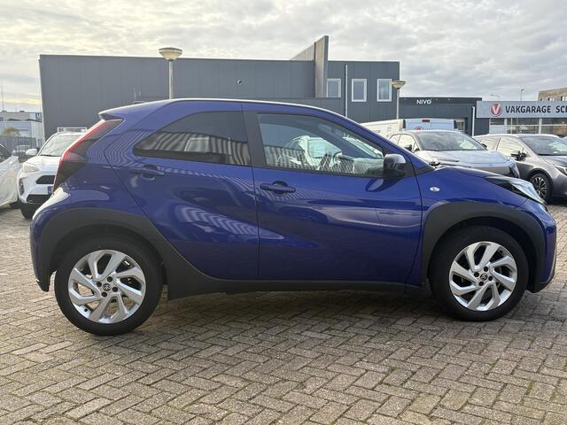 Toyota AYGO X 1.0 VVT-i MT first