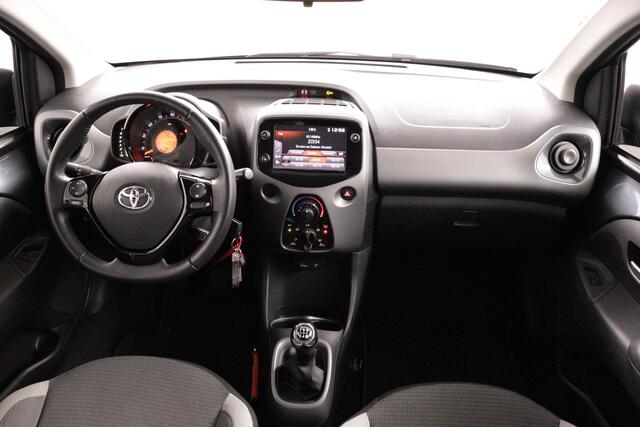 Toyota AYGO 1.0 VVT-i x-play | Apple Carplay/Android Auto | Parkeercamera | Airco |