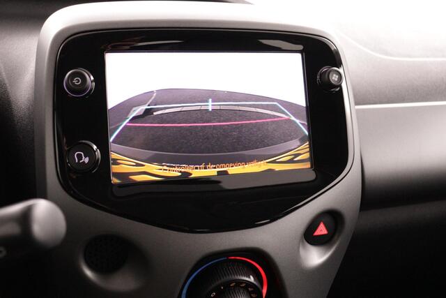 Toyota AYGO 1.0 VVT-i x-play | Apple Carplay/Android Auto | Parkeercamera | Airco |