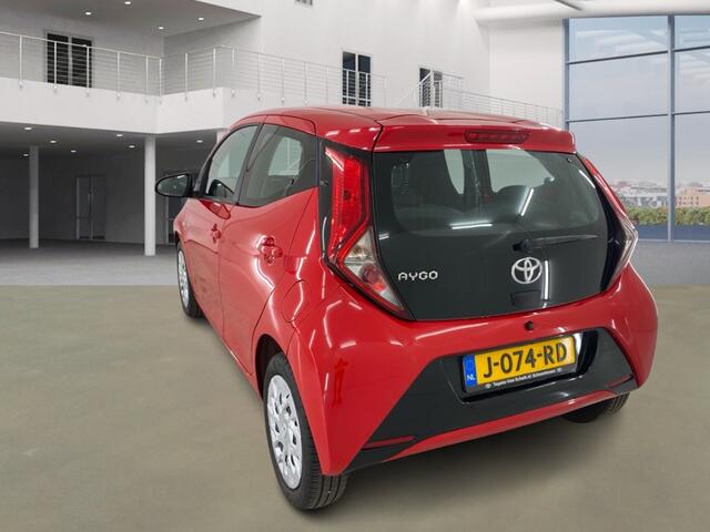Toyota AYGO 1.0 VVT-i x-play AUT! 1e Eig! Camera! Carplay! VERWACHT!