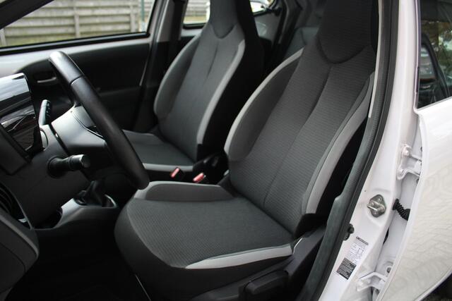 Toyota AYGO 1.0 VVT-i x-play Achteruitrijcamera, Airco, Bluetooth, Elek. Ramen