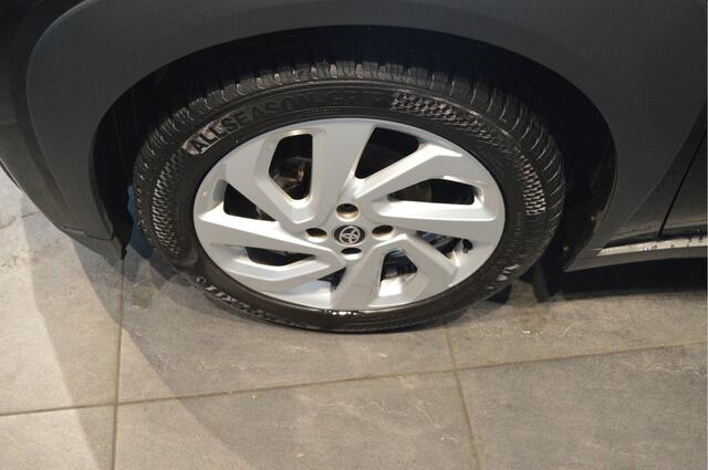 Toyota AYGO X 1.0 VVT-i MT first carplay camera cruise led 17 inch !!