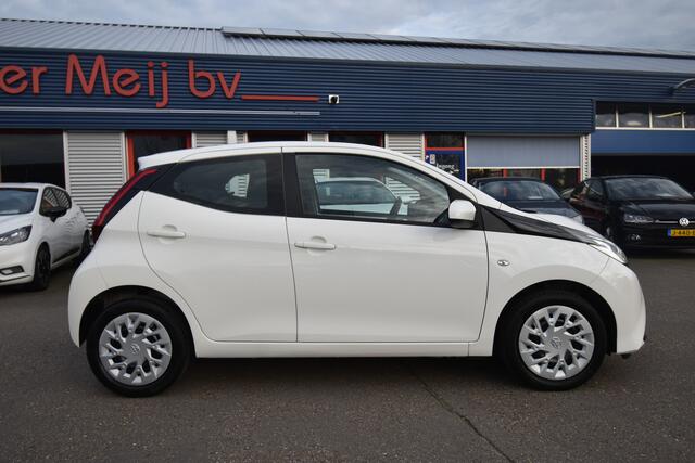 Toyota AYGO 1.0 VVT-i x-play , NAVI VIA APP , A UITRIJ CAM , AIRCO , EL VOOR ,