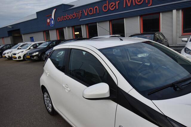 Toyota AYGO 1.0 VVT-i x-play , NAVI VIA APP , A UITRIJ CAM , AIRCO , EL VOOR ,