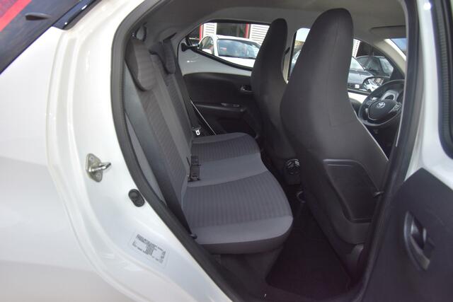 Toyota AYGO 1.0 VVT-i x-play , NAVI VIA APP , A UITRIJ CAM , AIRCO , EL VOOR ,