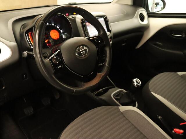 Toyota AYGO 1.0 VVT-i x-play - ORIGINEEL NEDERLANDSE AUTO - HOMMEL ONDERHOUDEN! - APPLE CARPLAY/ANDROID AUTO - ACHTERUITRIJCAMERA - ALL SEASON BANDEN - AIRCO - BLUETOOTH