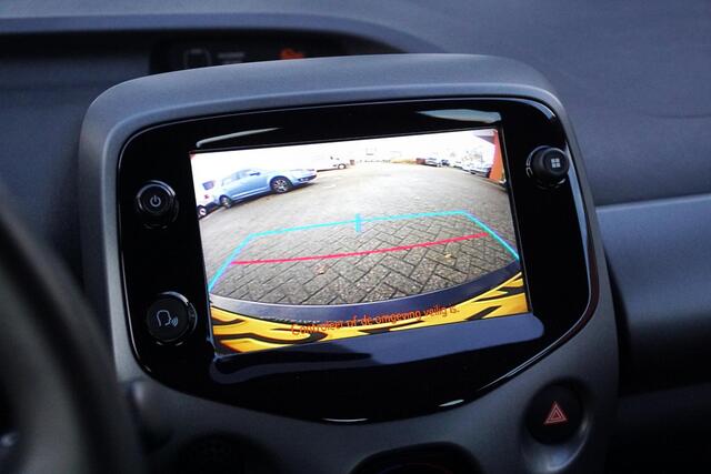 Toyota AYGO 1.0 VVT-i x-play Automaat + DEALER ONDERHOUDEN / CAMERA / APPLE CARPLAY