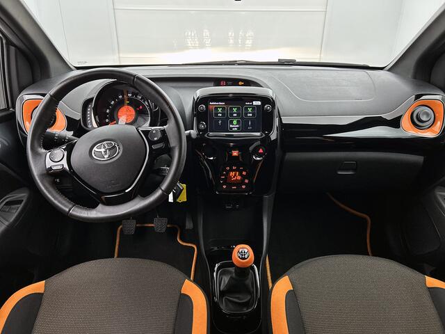 Toyota AYGO 1.0 VVT-i x-JBL staat in het halletje