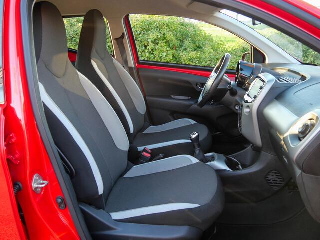 Toyota AYGO 1.0 VVT-i x-play | CAMERA | CRUISE CONTROL |