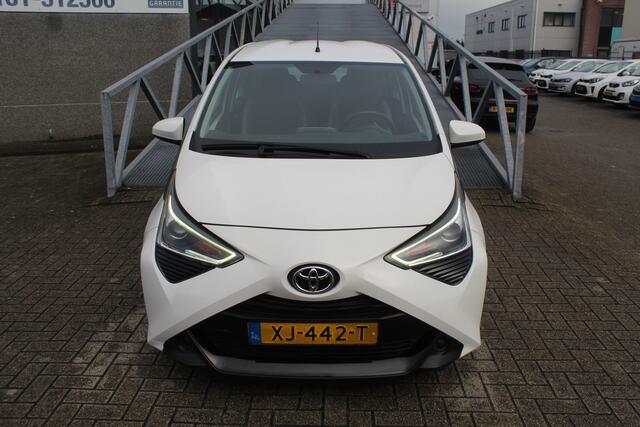Toyota AYGO 1.0 VVT-i x-play Lage kilometerstand/Achteruitrijcamera/App connect/Airco/Orig. NL auto/Begrenzer