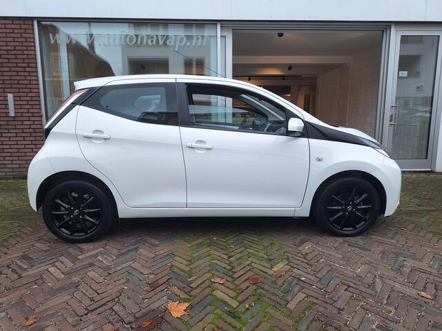 Toyota AYGO 1.0 VVT-i X-Play 5Drs /Camera/Navi/Led/Airco/Garantie