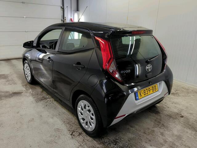 Toyota AYGO 1.0 VVT-i X-Play 5-DRS Airco DAB+ Carplay Navi X-Play Pack Achteruitrij Camera