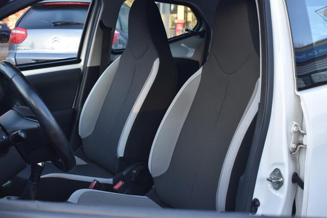 Toyota AYGO 1.0 VVT-i x-play 2e Eigenaar | Navigatie | Camera | Airco | 12 mnd BOVAG garantie |