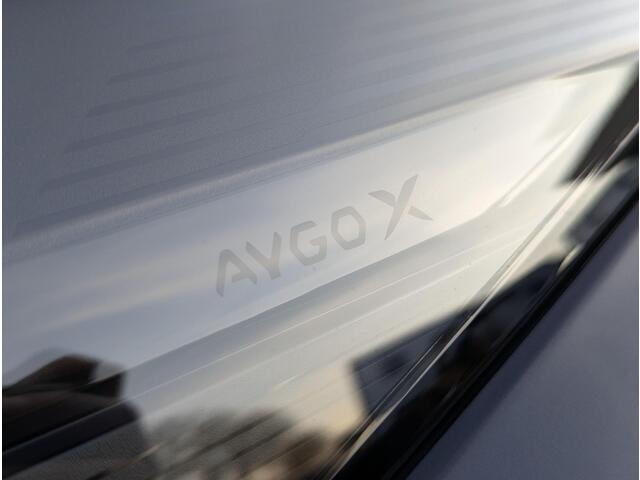 Toyota AYGO X Hybrid 115 play | Nieuwe model! | ACC | Camera | Climate control | Apple Carplay / Android Auto