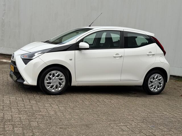 Toyota AYGO 1.0 VVT-i x-play Navi/ Camera / Carplay