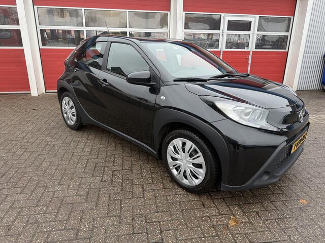 Toyota AYGO X 1.0 VVT-i 73 PK | MT Play | Airco | Cruise control | Multimedia systeem | 51.297 km |
