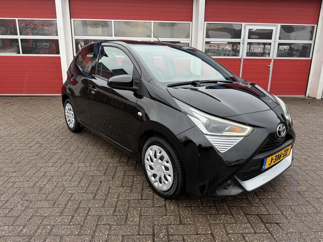 Toyota AYGO 1.0 VVT- 73 PK | X-play | Airco | 5-drs Multimedia systeem | Achteruitrijcamera |