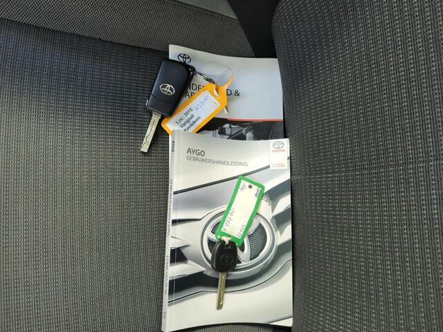 Toyota AYGO 1.0 VVT-i x-play |Carplay|Camera|Airco|Led!