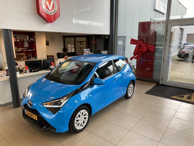 Toyota AYGO 1.0 VVT-i x-play,Apple Carplay/Android Auto,Achteruitrijcamera,Airco,Snelheidsbegrenzer,Elektrischpakket,Usb Ipod Aansluiting,Lage Kilometerstand
