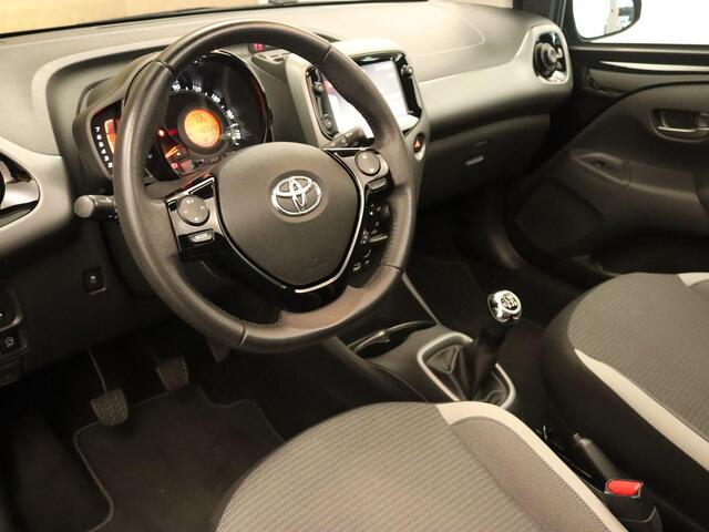Toyota AYGO 1.0 VVT-i x-play cabrio - ORIGINEEL NEDERLANDSE AUTO - GEHEEL HOMMEL ONDERHOUDEN - CABRIO DAK - APPLE CARPLAY/ANDROID AUTO - ACHTERUITRIJ CAMERA -ELEKTRISCH VERSTELBARE BUITENSPIEGELS